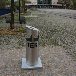 Unterflurpapierkorb auf der Springe vergrössern