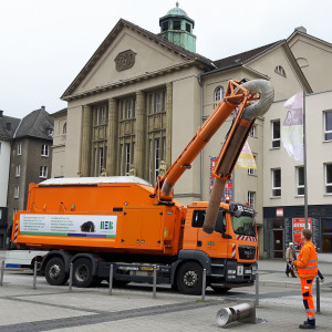 Leerung eines Unterflurpapierkorbes vergrössern