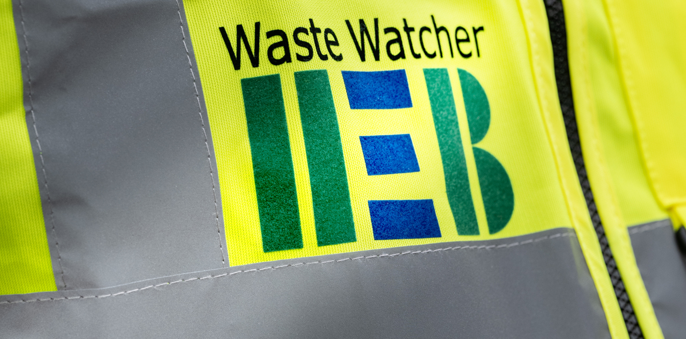 Arbeitskleidung der Waste Watcher mit HEB-Logo