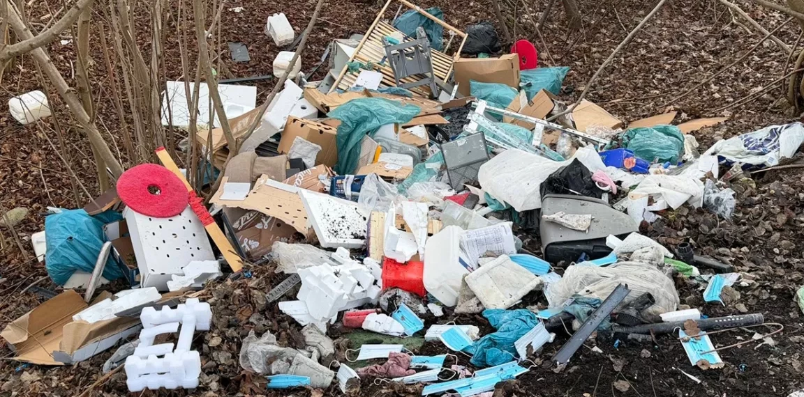 Illegale Abfällt in der Buschmühlenstraße