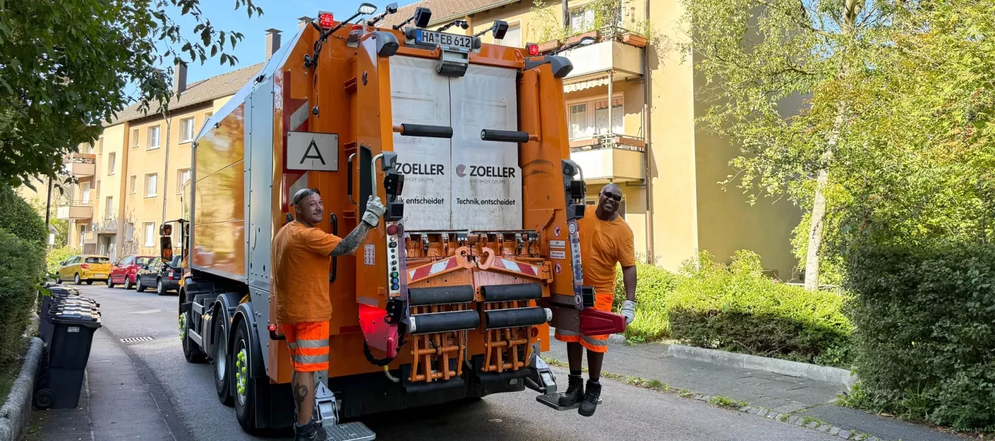 Müllwagen des HEB vor dem Hengsteysee